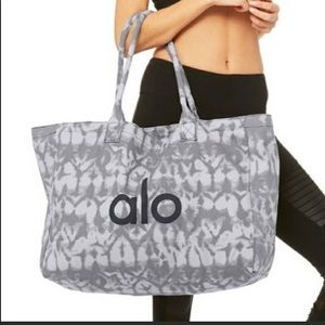 Alo Yoga Shopper NWT - Tie Die Gray